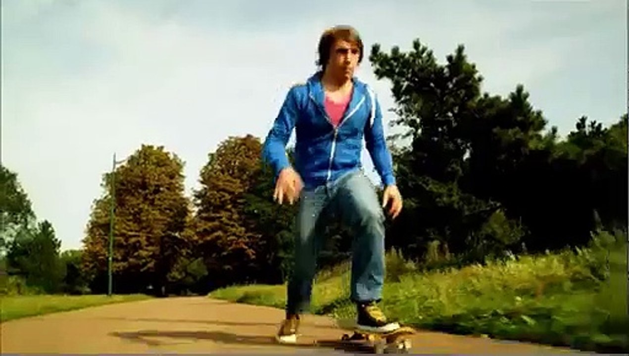 Orangina (Orangina Schweppes) - soda, "L'ours serial plaqueur" - octobre 2011 - L'ours vs l'ado à mèche