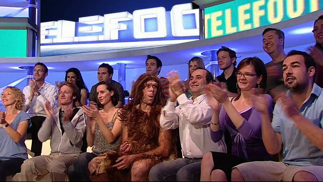 Pages Jaunes - renseignements téléphoniques - juin 2009 - ça vous réussit , teaser du cro-magnon dans les coulisses de Téléfoot