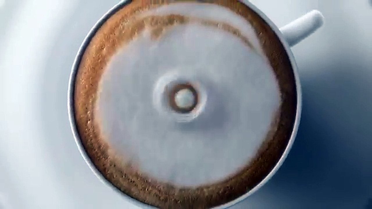 Lowe Stratéus pour Nespresso - cafetière UMilk, "All U need is milk" - novembre 2013
