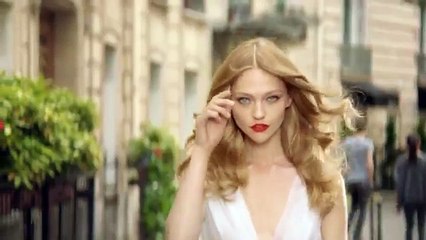 Mazarine Mlle Noï pour Lolita Lempicka - parfum Elle l'aime - octobre 2013