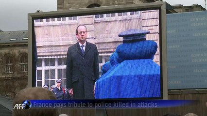 Hollande leads ceremony to honour police killed in attacks