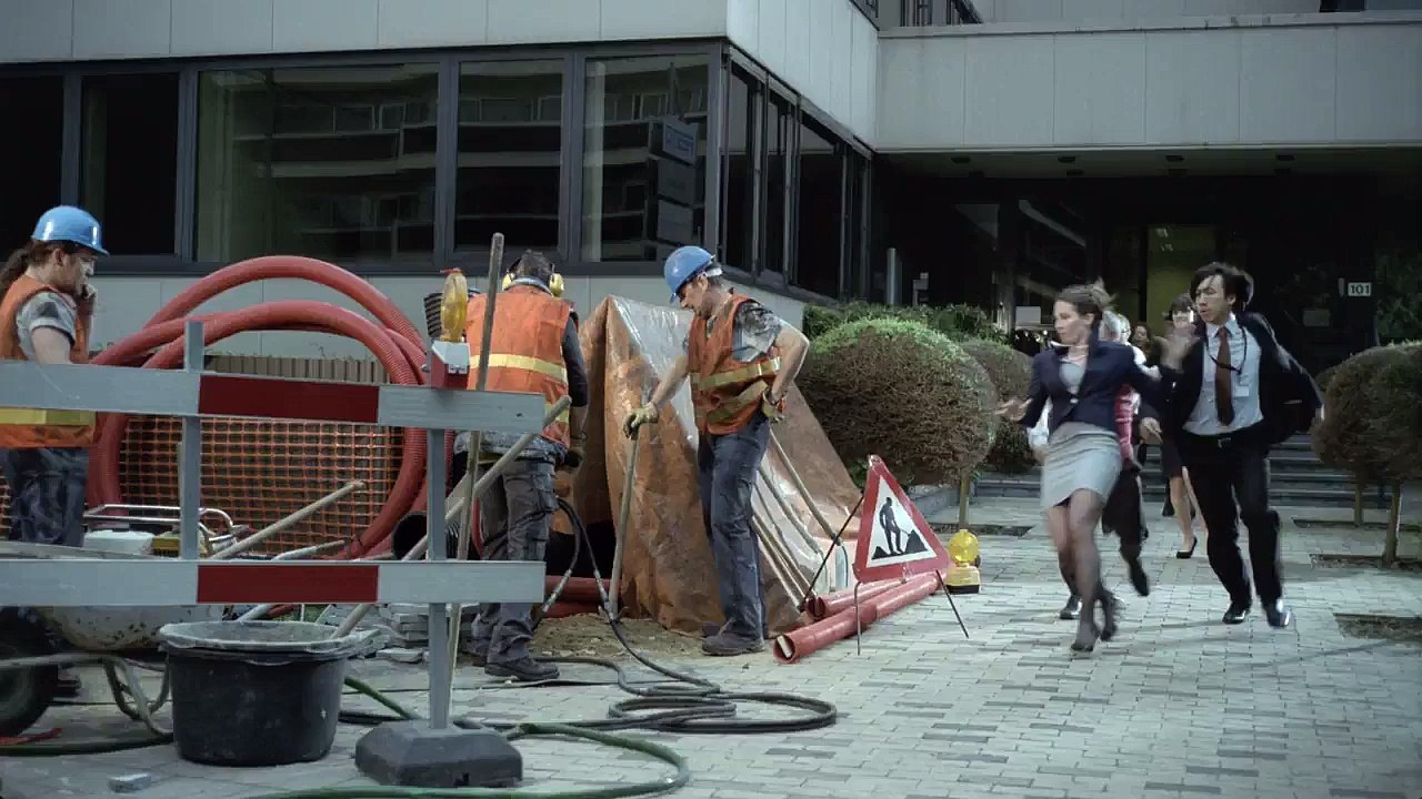 Renault - voiture électrique Renault Zoe, "La chute du mur" - mars 2013