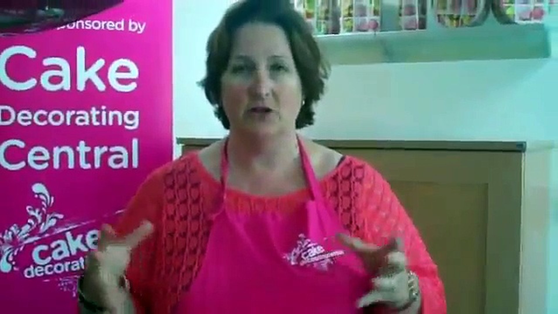 Cake Decorating Central Pt 2 : How to bake with a Wilton Tin - video  Dailymotion