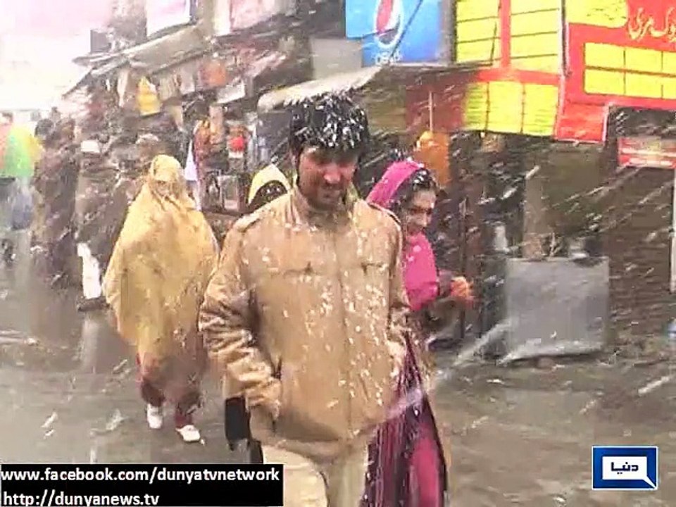 Murree_ Winter's first snowfall attracts tourists