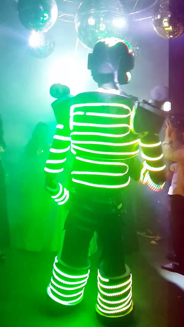 Fiesta Electrónica con Baile del Robot - Vídeo Dailymotion