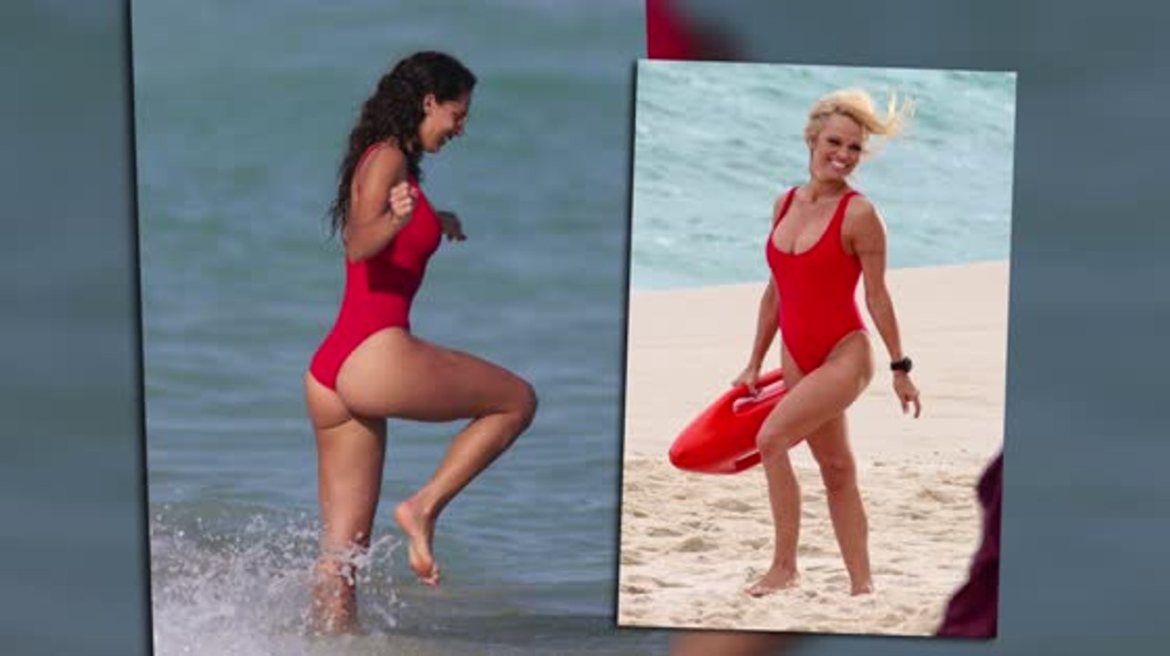 Raffaella modugno sieht wie eine baywatch rettungsschwimmerin aus