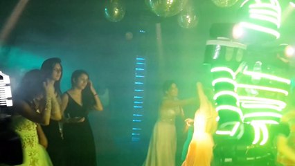 Fiesta Electrónica con Baile de Robot 2