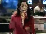 Pakistani TV Anchor Fighting with Make up Women