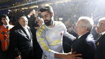 Volkan Demirel'den Aziz Yıldırım'a: Bir Emrin Var mı Baba?