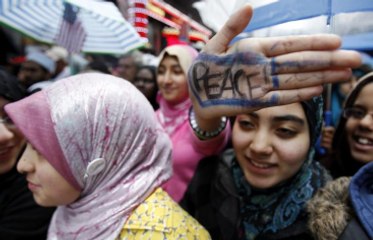 Paris'te Herkesin İçinde Hz. Muhammed'i Savunan Adam