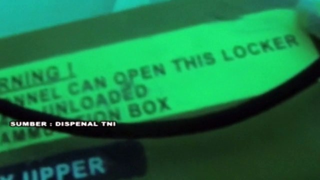 Footage shows moment divers retrieve AirAsia voice recorder