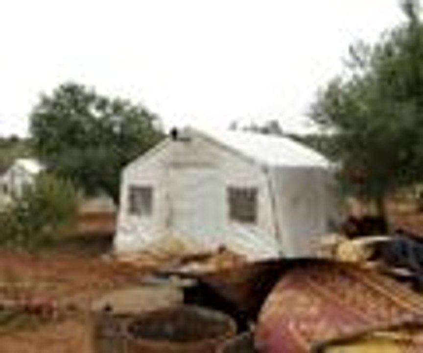 Varil bombalarından sonra soğukla mücadele ediyorlar