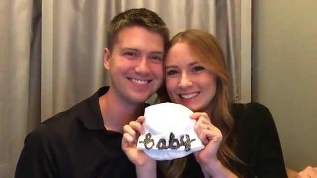 Cet homme pensait faire des photos. Elle va lui apprendre sa grossesse d'une manière bien originale