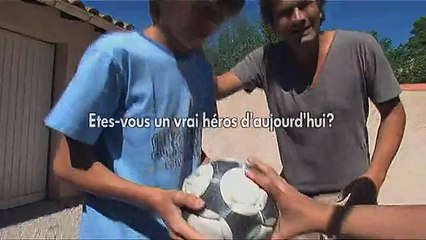 Volkswagen - voiture Volkswagen Nouveau Touran - septembre 2010 - "Les héros d'aujourd'hui", www.herosdaujourdhui.fr, football