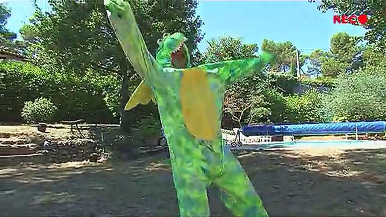 Volkswagen - voiture Volkswagen Nouveau Touran - septembre 2010 - "Les héros d'aujourd'hui", www.herosdaujourdhui.fr, anniversaire