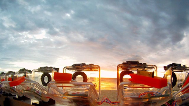 Rip Curl - équipement de surf, Be a hero, avec le surfeur Mick Fanning - octobre 2011 - Mirage