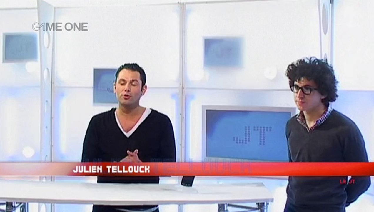 Sony Ericsson - téléphone portable avec manette de Playstation Xperia Play, "Orc vs Xperia Play" - avril 2011