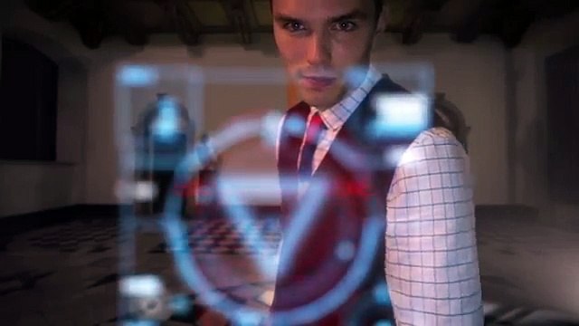 Spark 44 pour Jaguar - voiture, «Innovation Lab, avec Nicholas Hoult» - octobre 2014