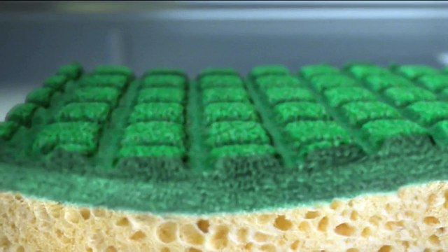 Spontex - éponge Gratt'Action - juillet 2009 - La douche , L'éponge tellement Grrrr ! , 10s