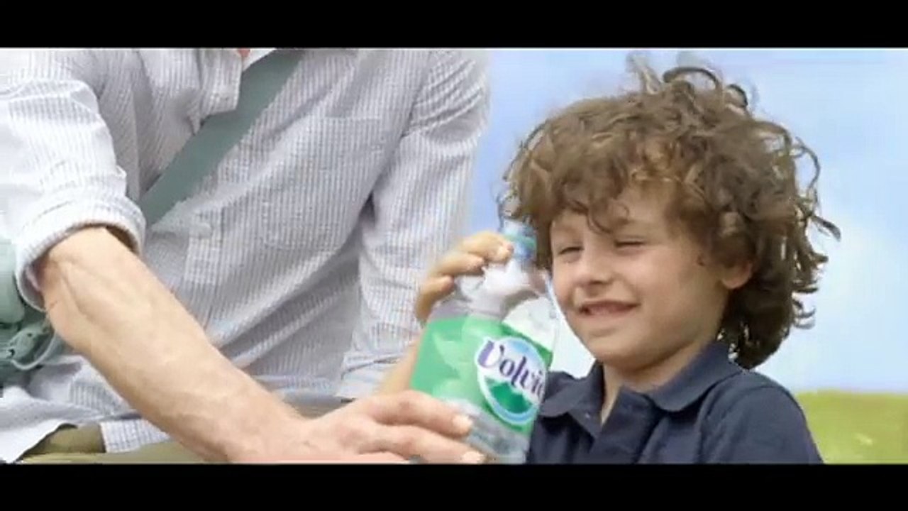 Volvic (Danone) - eau minérale, "Volcanisez-vous !" - avril 2013 - bursting water, l'eau pleine de vie