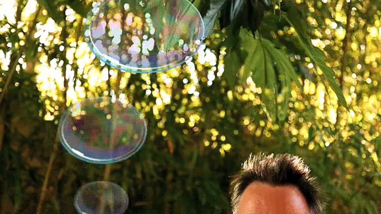 Ubisoft - jeu vidéo Rayman Origins, "Michel Ancel fait des bulles" - octobre 2011