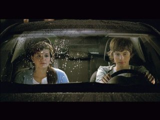 Toyota - Kissing in a car - Pensez plus. Dépensez moins.