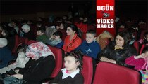 Görme engelli çocukların sinema keyfi