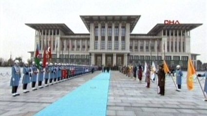 Eski Türk Devleti Askerleri Aliyev'i Karşıladı