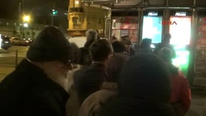 Charlıe Hebdo Fransa'da Erken Saatlerde Tükendi