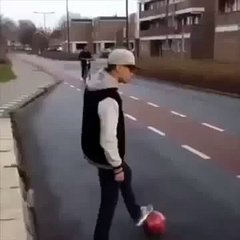 Bu korku sana yeter! Bisikletten düştü