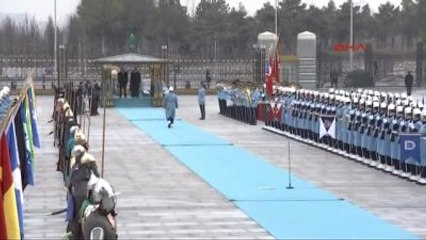 Aliyev'i Karşılama Töreninde 'Dombra' Şarkısı