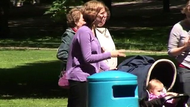 Volkswagen - voiture Volkswagen BlueMotion - octobre 2009 - Fun theory. An initiative of Volkswagen. , Trash bin