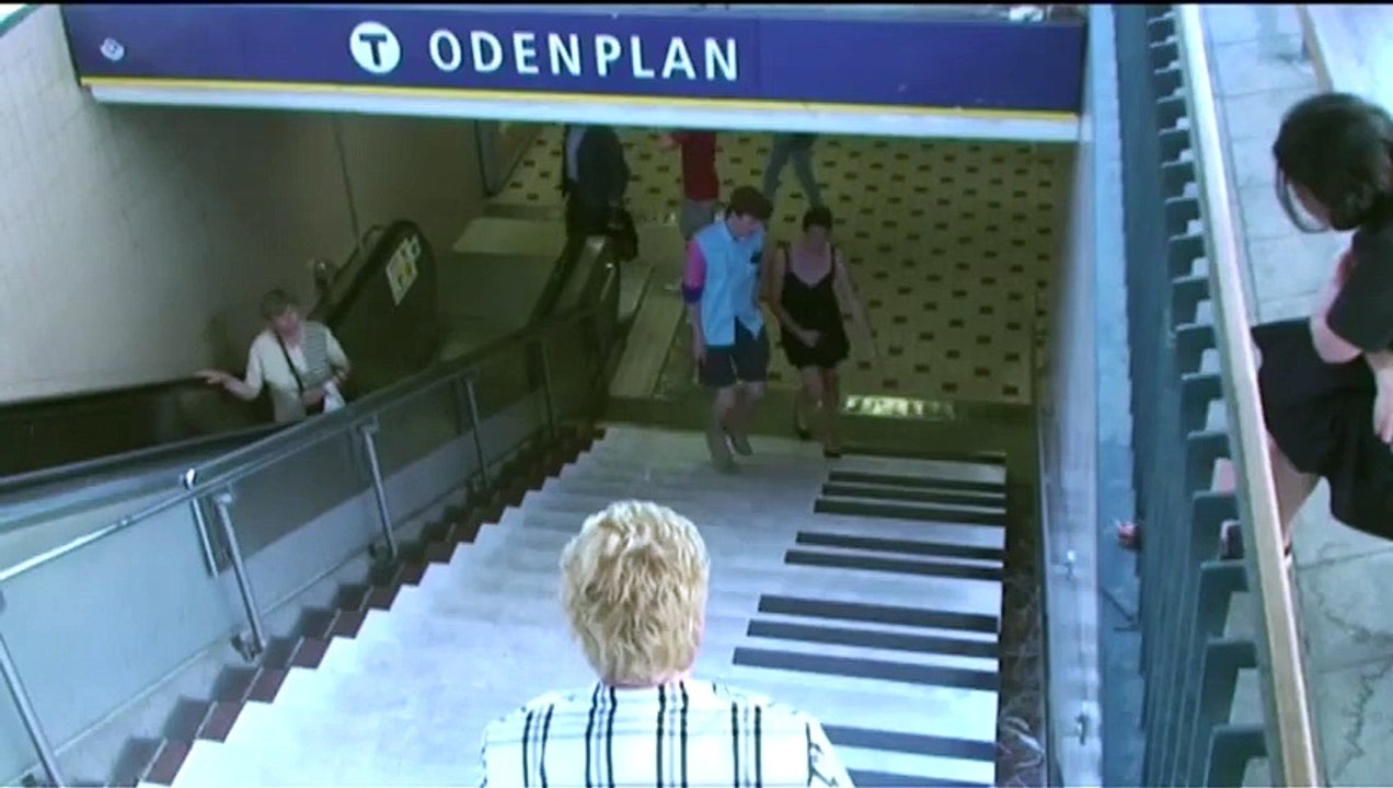 Volkswagen - voiture Volkswagen BlueMotion - octobre 2009 - "Fun theory. An initiative of Volkswagen.", Stairs