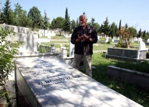 Ölmeden Önce Kendi Mezarını Yaptıran Hüsnü Züber Vefat Etti