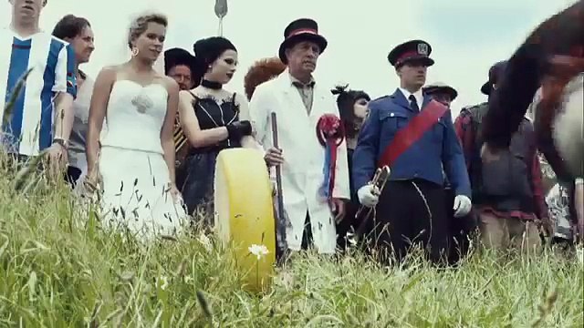 T-Mobile - téléphonie mobile, The Full Monty, Giving Britain what Britain loves - février 2012