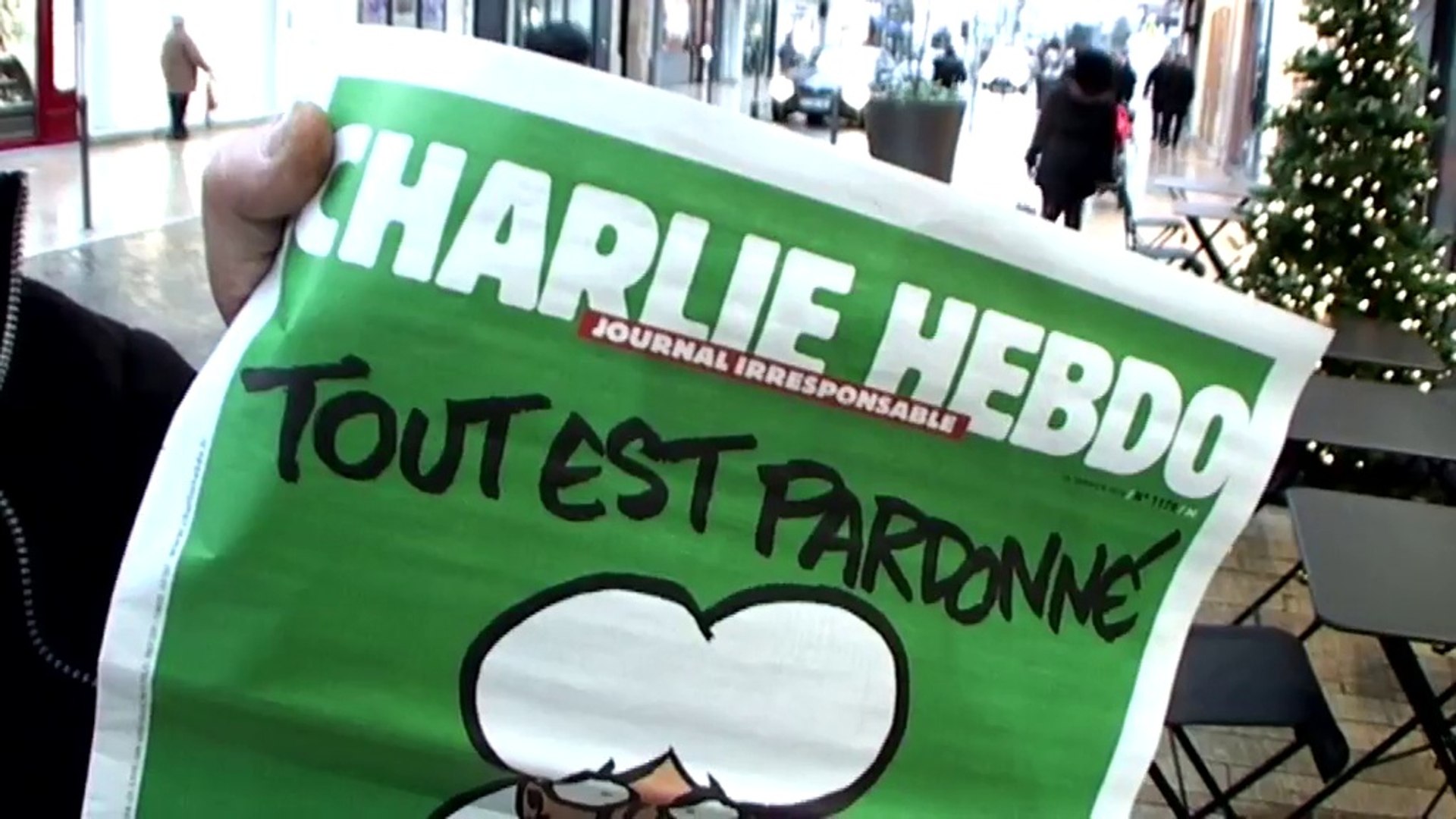 Rupture Du Journal Charlie Hebdo A Vincennes Comment Acheter Charlie Hebdo Video Dailymotion