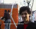 Tropicana (PepsiCo) - jus de fruits - mars 2011 - événement place des Abbesses à Paris, mur d'oranges électriques 28 mars 2011