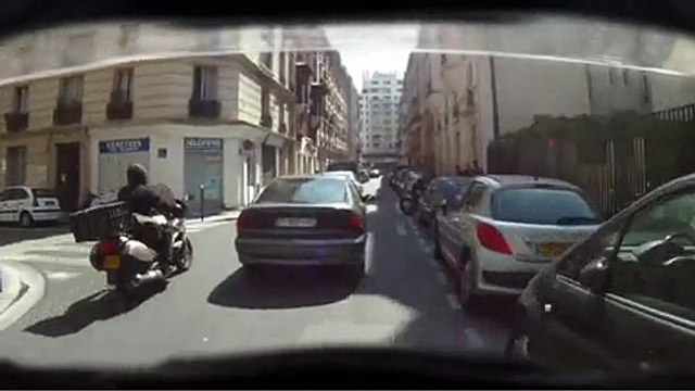 Sécurité Routière - lutte contre les accidents de la route - juin 2010 - Deux-roues motorisés , doublement par la droite