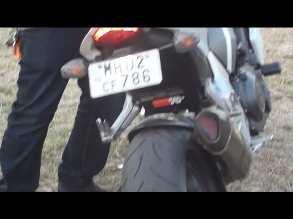 Honda CB1000 Erupts Flames From Akrapovic Exhausts In Mumbai At 2015 Parx Super Car Show