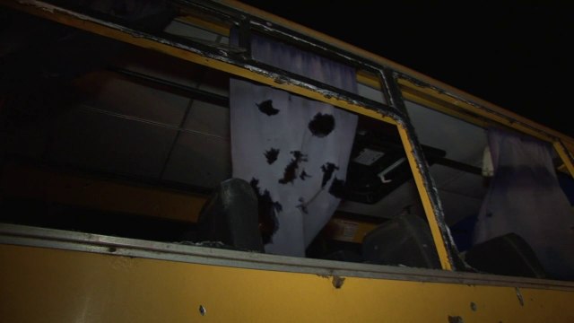 Plus de dix morts dans un bus touché par des roquettes en Ukraine