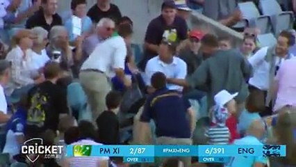 Glenn Maxwell smashes 136 off 89 against England(Game played 14-1-15)