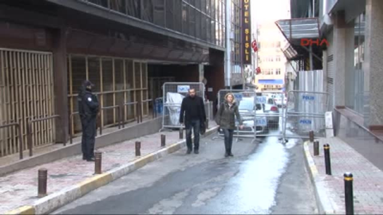 Cumhuriyet Gazetesi Yazarı Bursalı: Derginin Kapağını Basılmaması Doğru Bir Karar