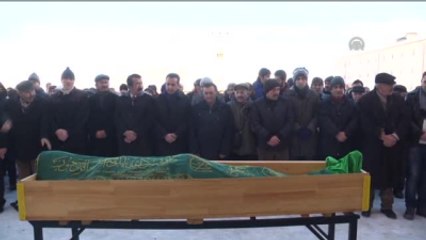 Çığ Altında Kalan Özyürek'in Mezarının Üzeri Karla Örtüldü