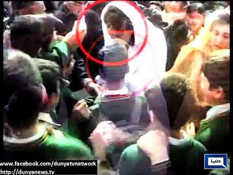 Peshawar Students welcome Imran Khan, click photos as he reaches APS