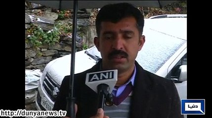 Dunya News - India: People enjoy snow fall in Shimla
