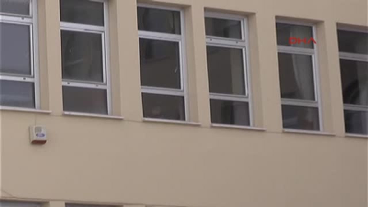 Bursa Okulda Kalorifer Yanmayınca Veliler Çocuk...