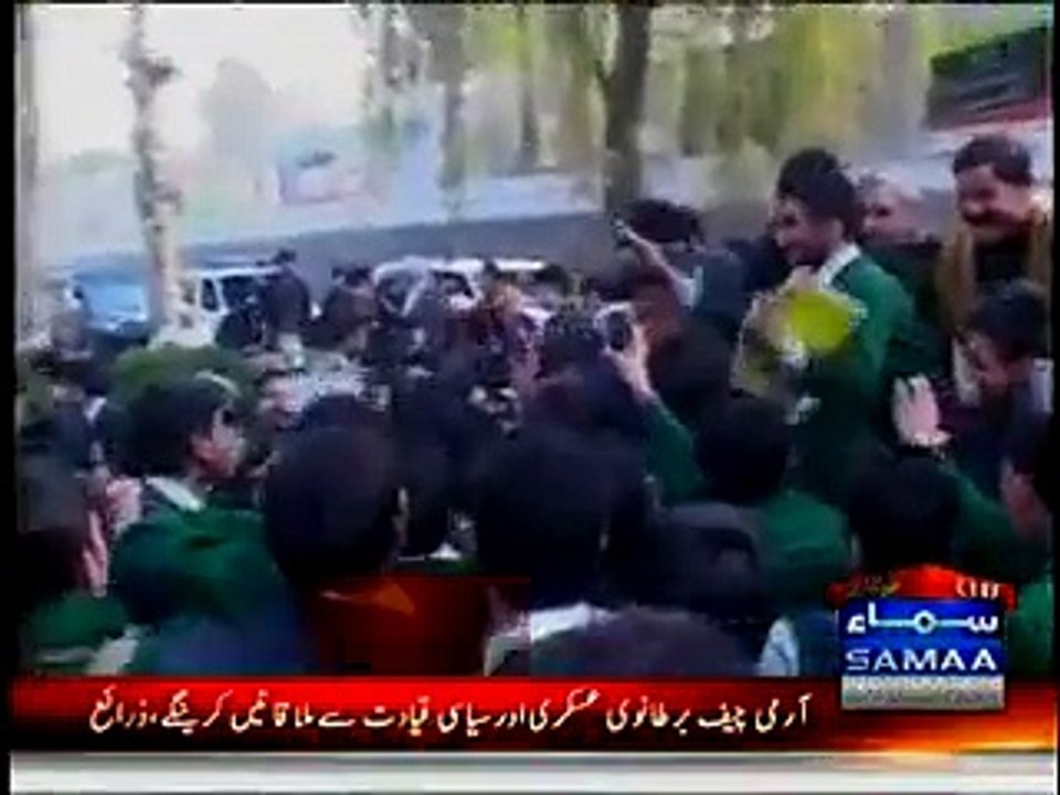 A Very Warm Welcome Of Imran Khan & Reham Khan By APS School Students -