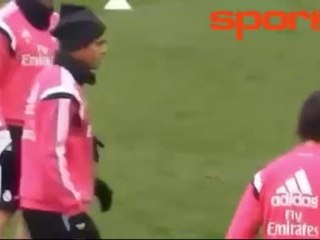 Ronaldo, Benzema'yı fena 'ti'ye aldı!