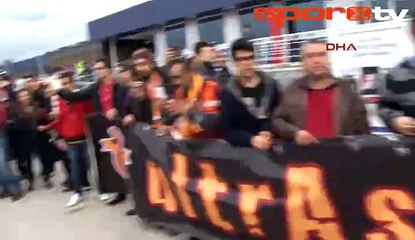 Galatasaray'a meşaleli karşılama