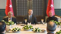 Yenidencumhurbaşkanı Erdoğan, Cumhurbaşkanlığı Sofrası'nda Akademisyen ve Fikir İnsanlarını Ağırladı